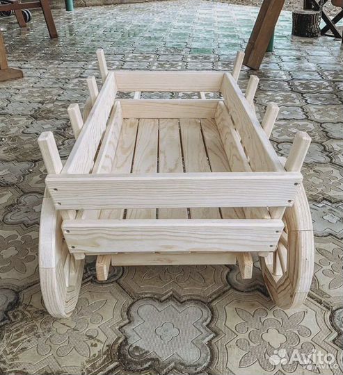 Декоративная телега для цветов