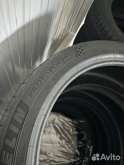 Michelin Pilot Sport 4 S 285/40 R23 111Y