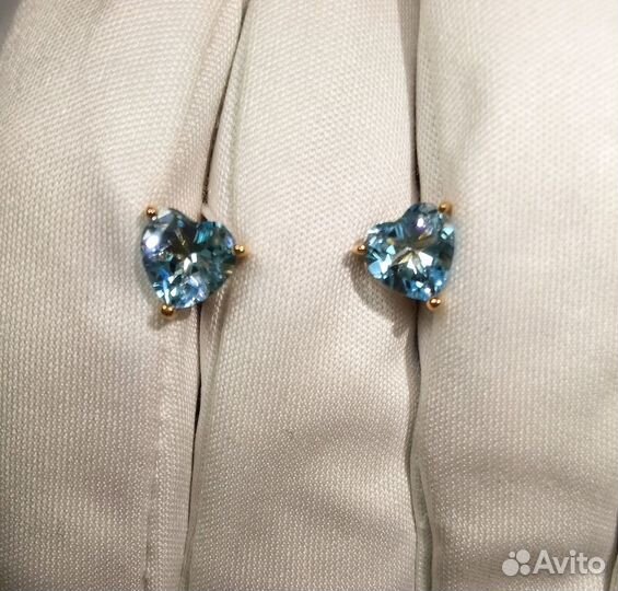 Золотые серьги с камнем