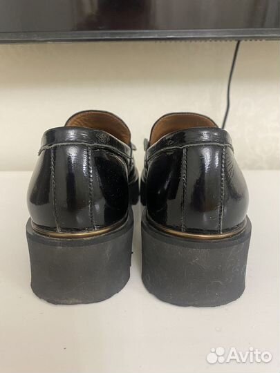 Лоферы лаковые