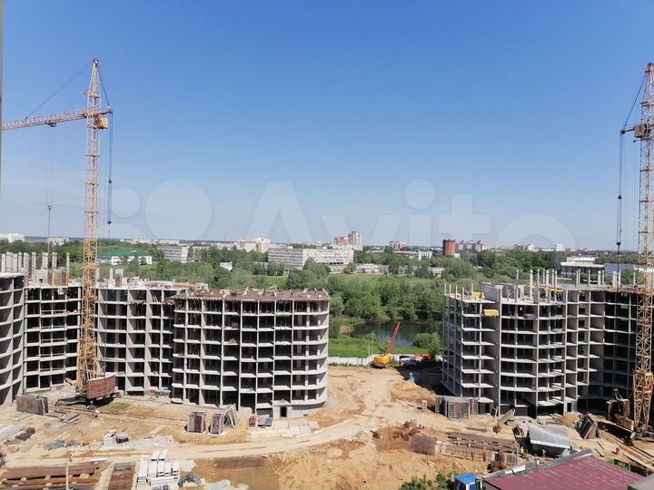 2-к. квартира, 70,1 м², 1/17 эт.