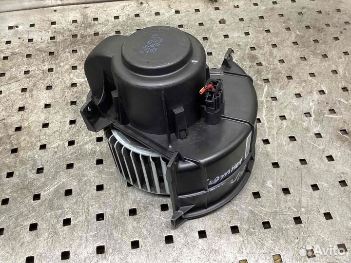 Моторчик печки Volkswagen Touareg