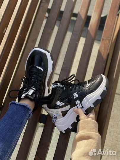 Утепленные зимние кроссовки (37-37.5)