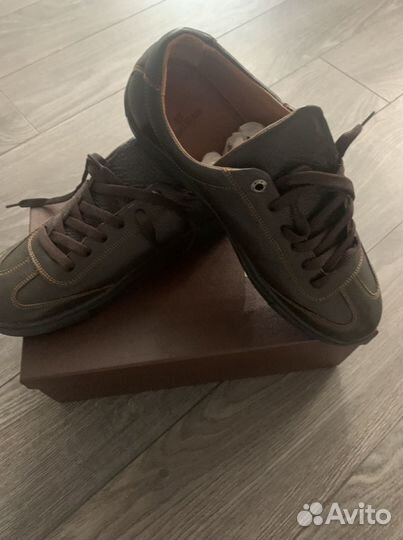 Кроссовки туфли