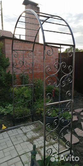 Арка садовая кованая