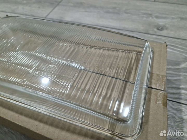 Стекло передней фары Volkswagen Passat B3 (L/R)