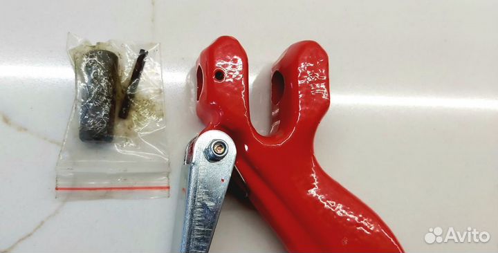 Крюк с вилочным креплением и защелкой г/п 3.2 т