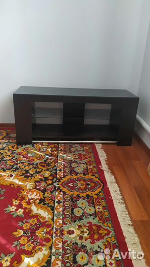 Тумба под телевизор в новом состоянии