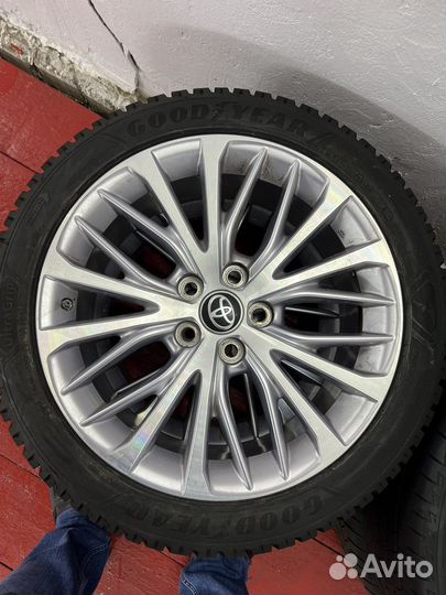 Bridgestone Blizzak LM-25 235/45 R18 70VR