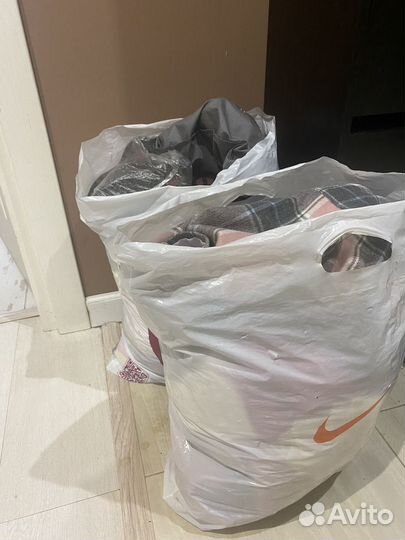 Два пакета детской одежды