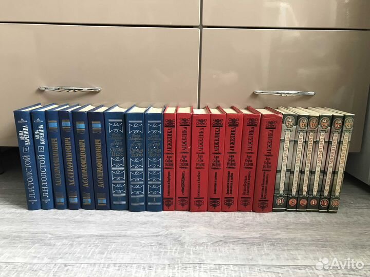 Книги в ассортименте