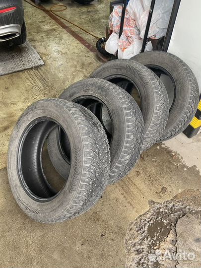 Nokian Tyres Hakkapeliitta 8 SUV 235/60 R18 107T