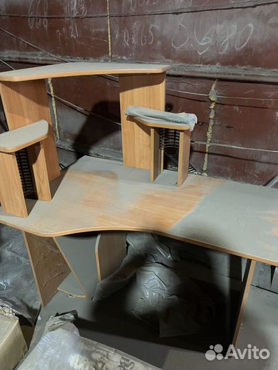 Компьютерный стол