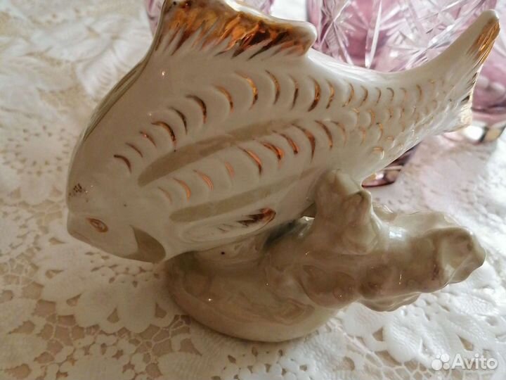 Шкатулка и статуэтки