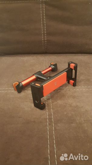 Крепление планшета или телефона к подголовнику