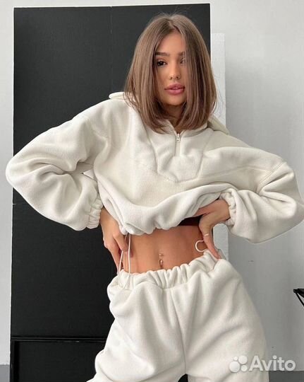 Спортивный костюм и платье