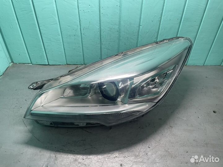 Фара левая Ford Kuga 2 ксенон CBS