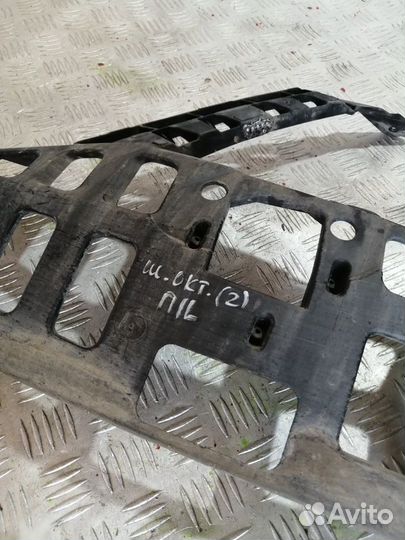 Крепление бампера переднее левое Skoda Octavia 5E