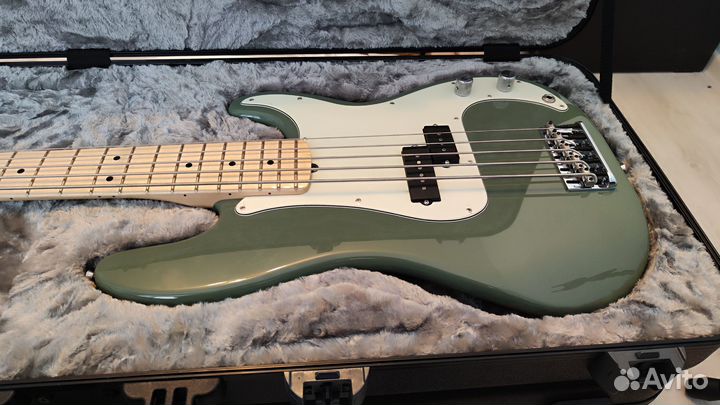 Бас-гитара Fender American Professional Precision