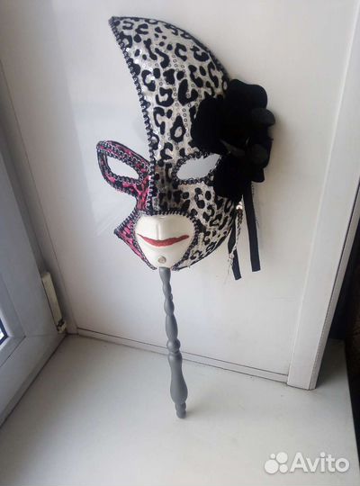 Маска маскарадная