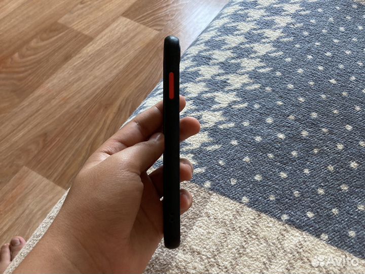 Продам два чехла на iPhone