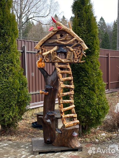 Кормушка для птиц и белок