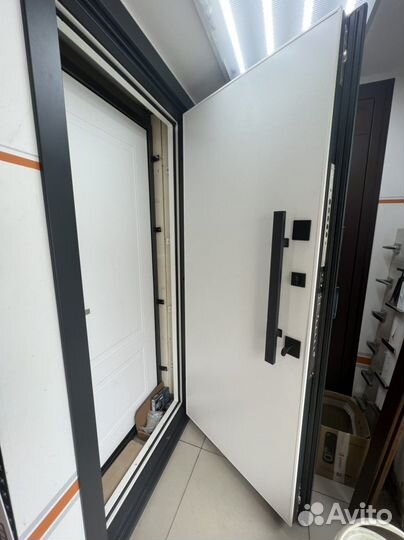 Дверь уличная с терморазрывом