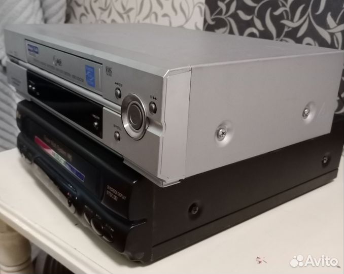 Видеомагнитофон LG