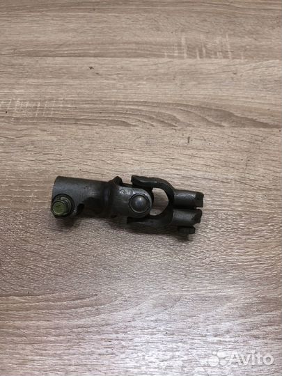 Крестовина рулевой рейки Тойота Карина E