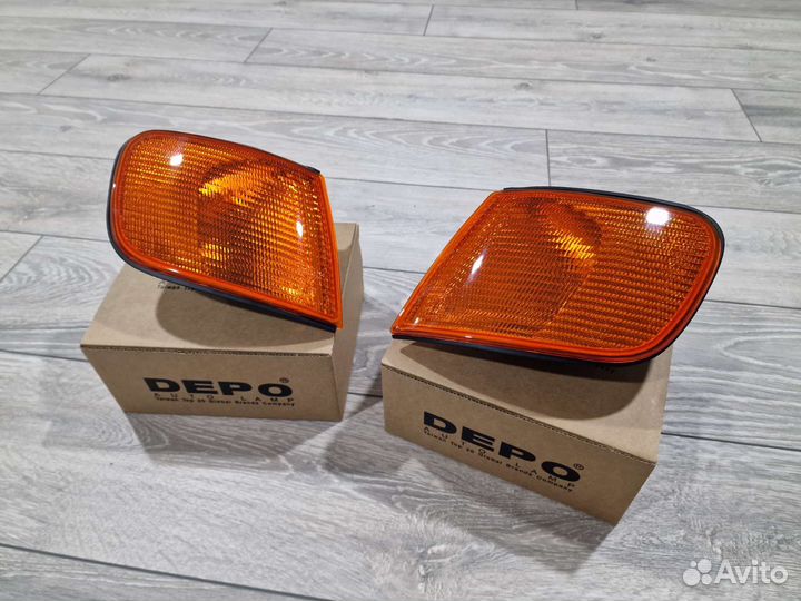 Передние жёлтые поворотники на Audi 100 C4 (45) Кт