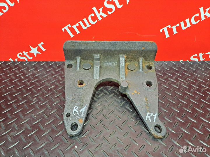 Кронштейн передней пневморессоры