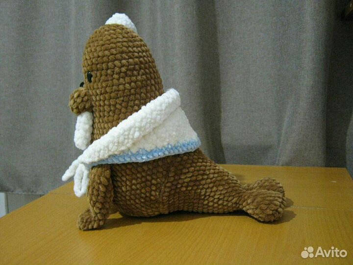 Вязаная игрушка Морж