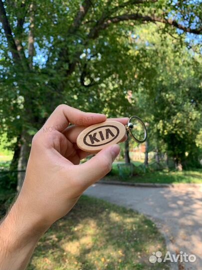 Деревянный брелок с гравировкой