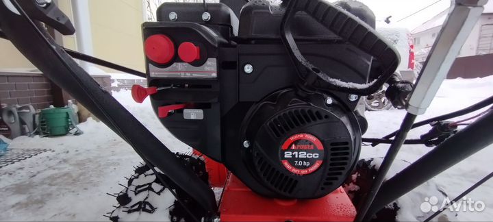 Снегоуборочная машина бензиновая