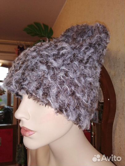 Необычная вязаная шапка 