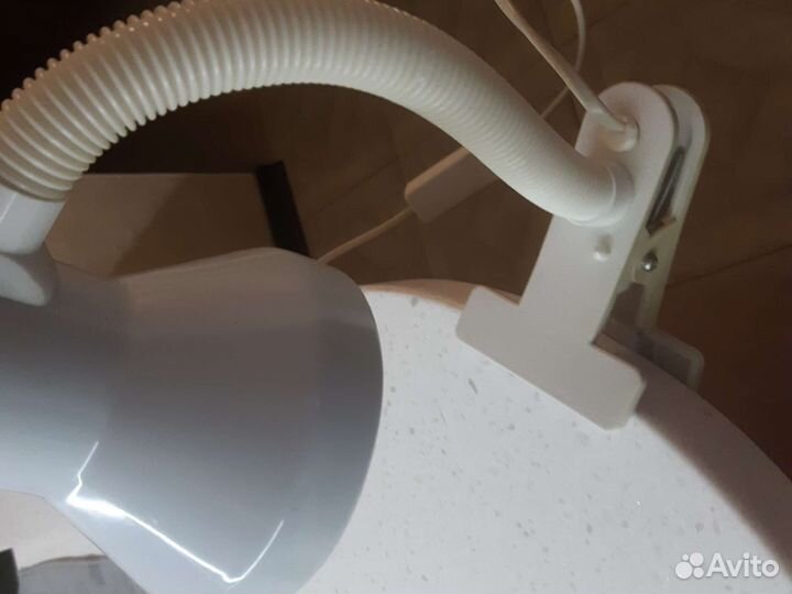 Настольная лампа с зажимом