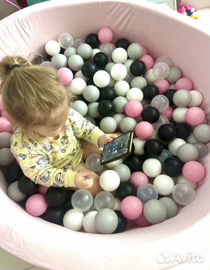 Сухой бассейн с шариками