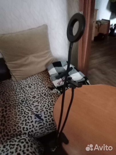 Кольцевая лампа на прищепке с держателем д/телефон