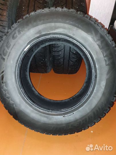 Bridgestone Ice Cruiser 7000 275/65 R17 T