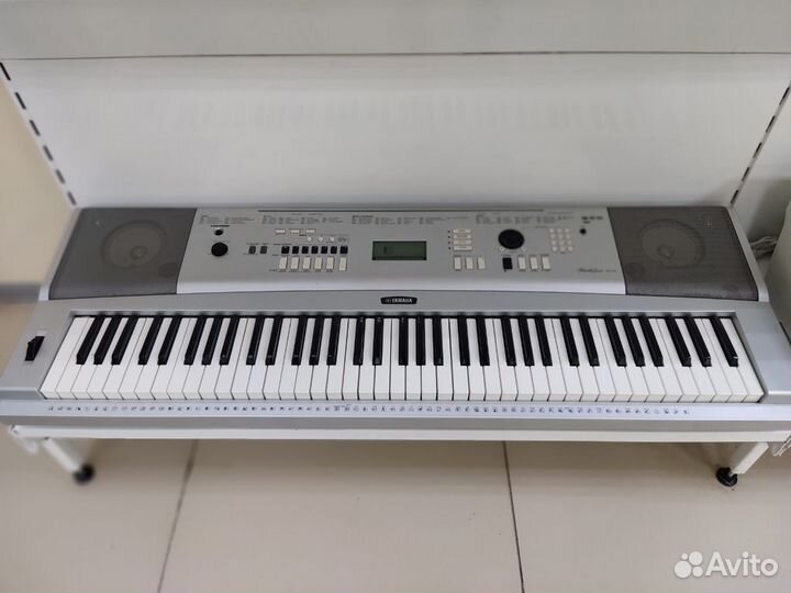 Синтезатор Yamaha DGX-230