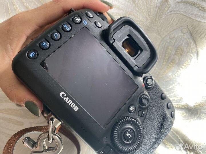 Фотоаппарат canon 5D mark iv