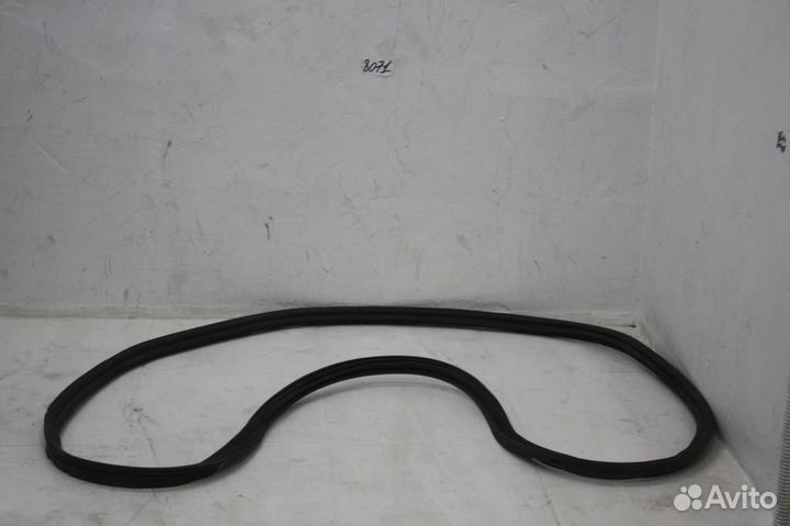 Уплотнитель багажника Nissan Tiida C11