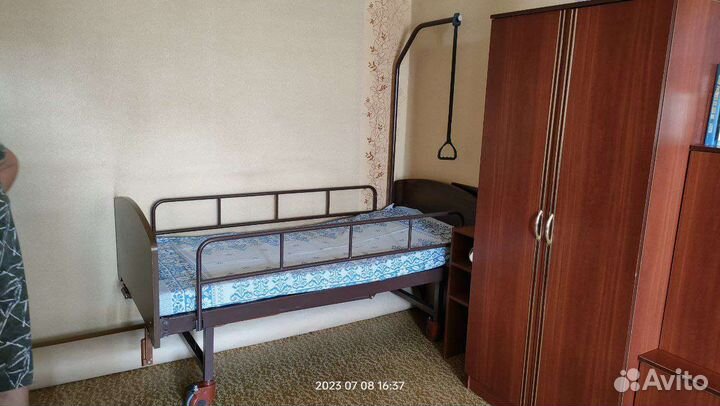 Медицинская кровать для лежачих больных