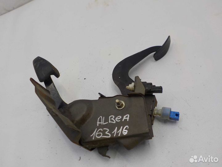 Педаль сцепления+тормоза Fiat Albea