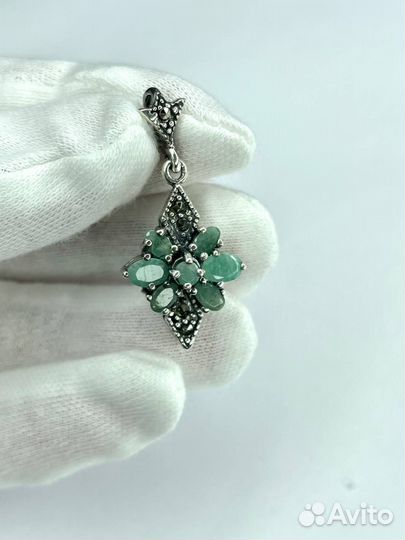 Серебряная подвеска натуральным изумрудом