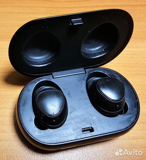 Беспроводные наушники samsung gear iconx