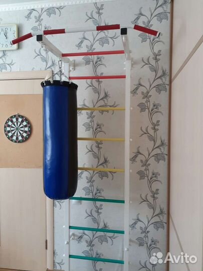 Шведская стенка с боксерской грушей 30 кг