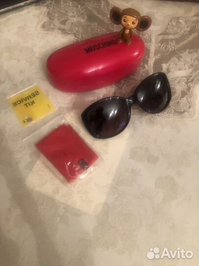 Солнцезащитные очки moschino