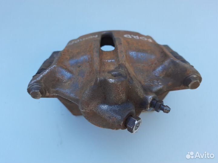 Суппорт передний правый Форд Мондео 3