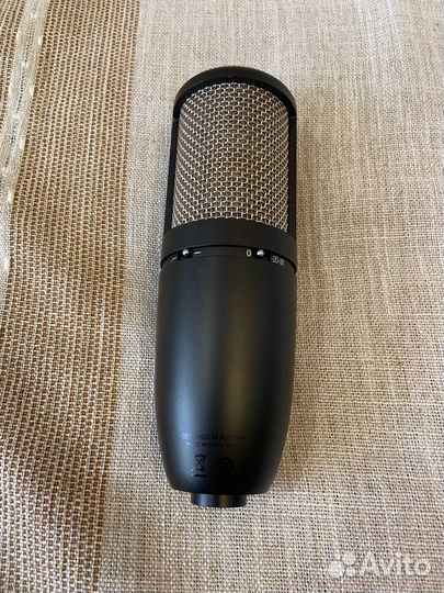 Микрофон AKG P420